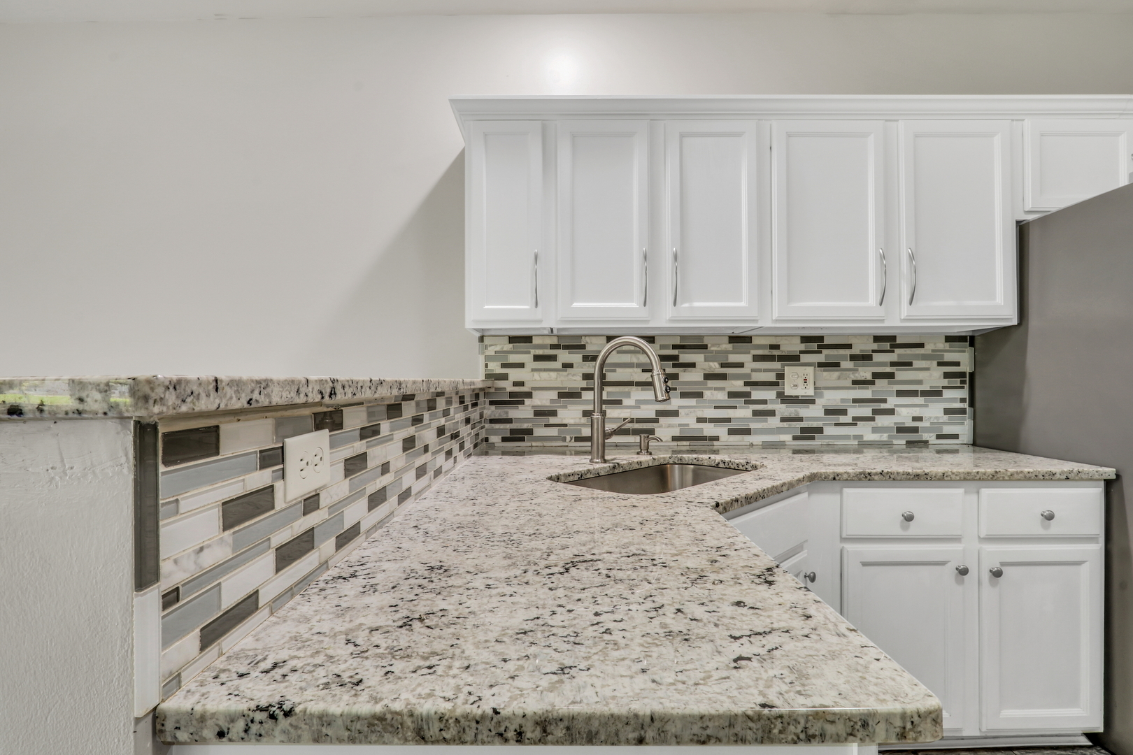 2804 Falling Waters Lane, Lindenhurst, IL 60046