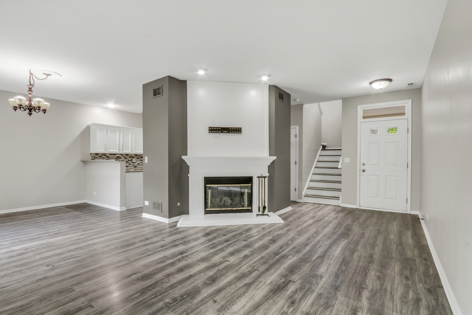 2804 Falling Waters Lane, Lindenhurst, IL 60046