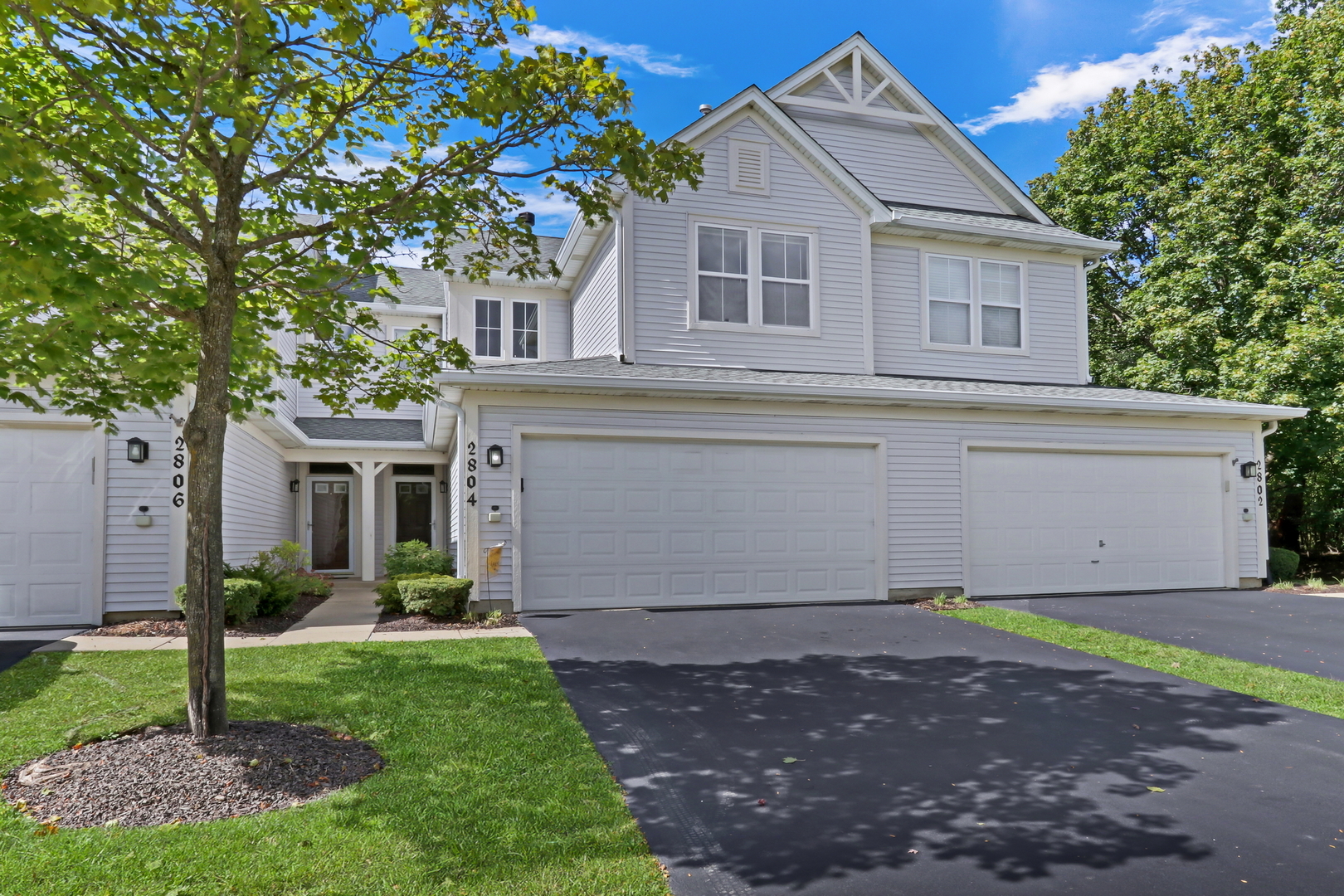 2804 Falling Waters Lane, Lindenhurst, IL 60046