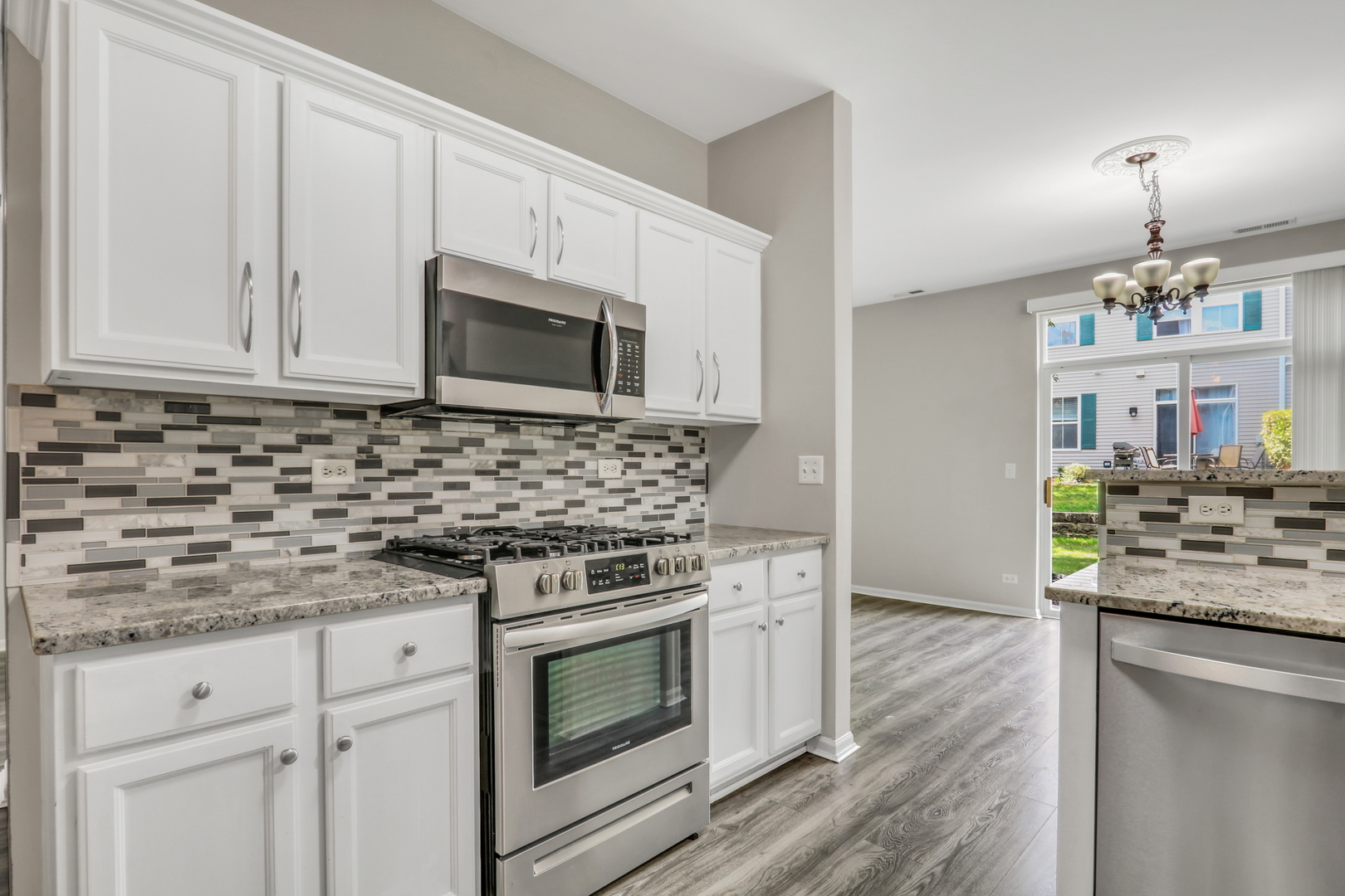 2804 Falling Waters Lane, Lindenhurst, IL 60046