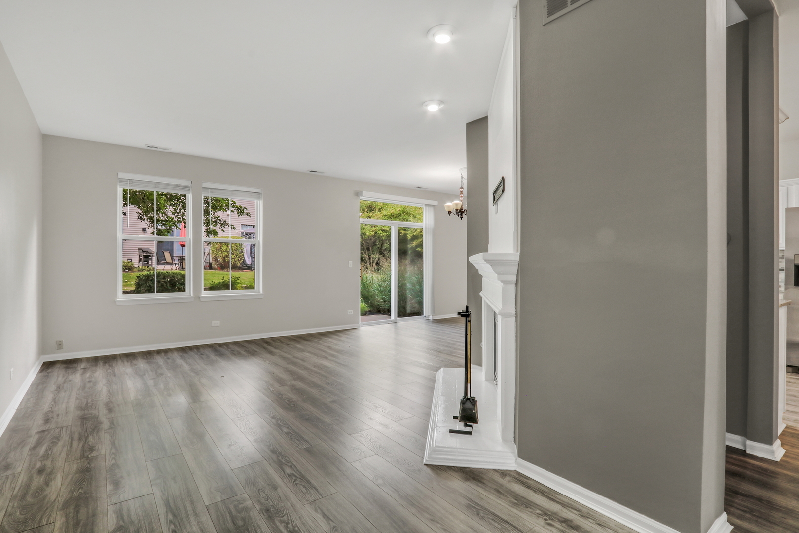 2804 Falling Waters Lane, Lindenhurst, IL 60046