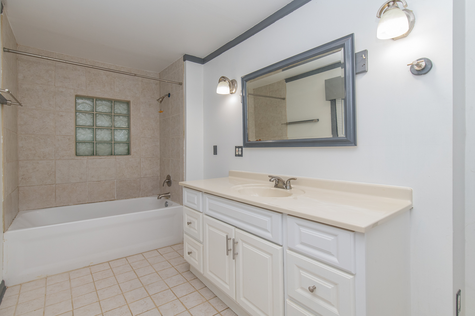 1401 Meadowbrook Drive, Round Lake Beach, IL 60073