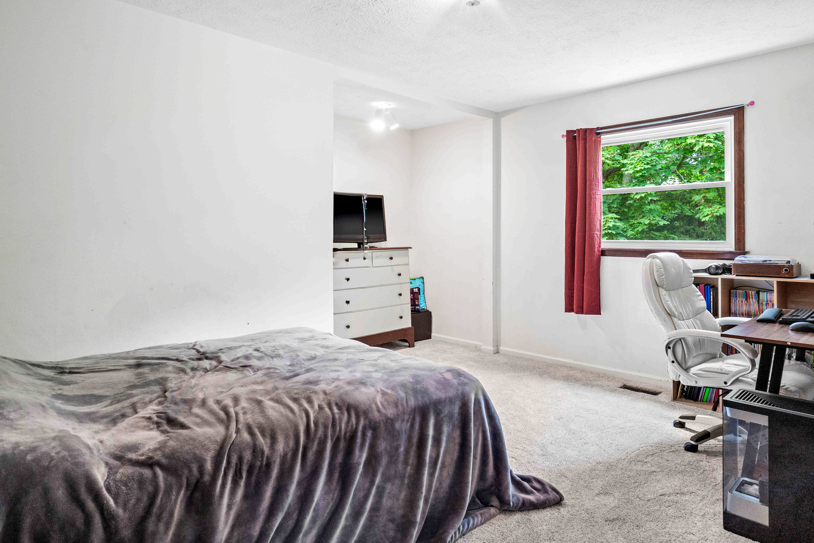 108 Cardinal Drive, Leroy, IL 61752