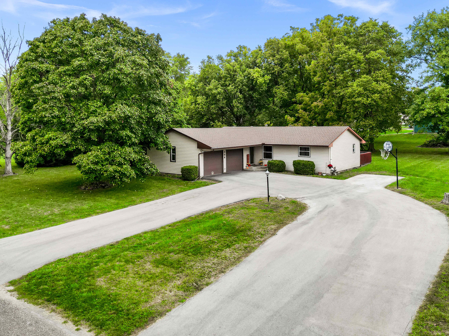108 Cardinal Drive, Leroy, IL 61752