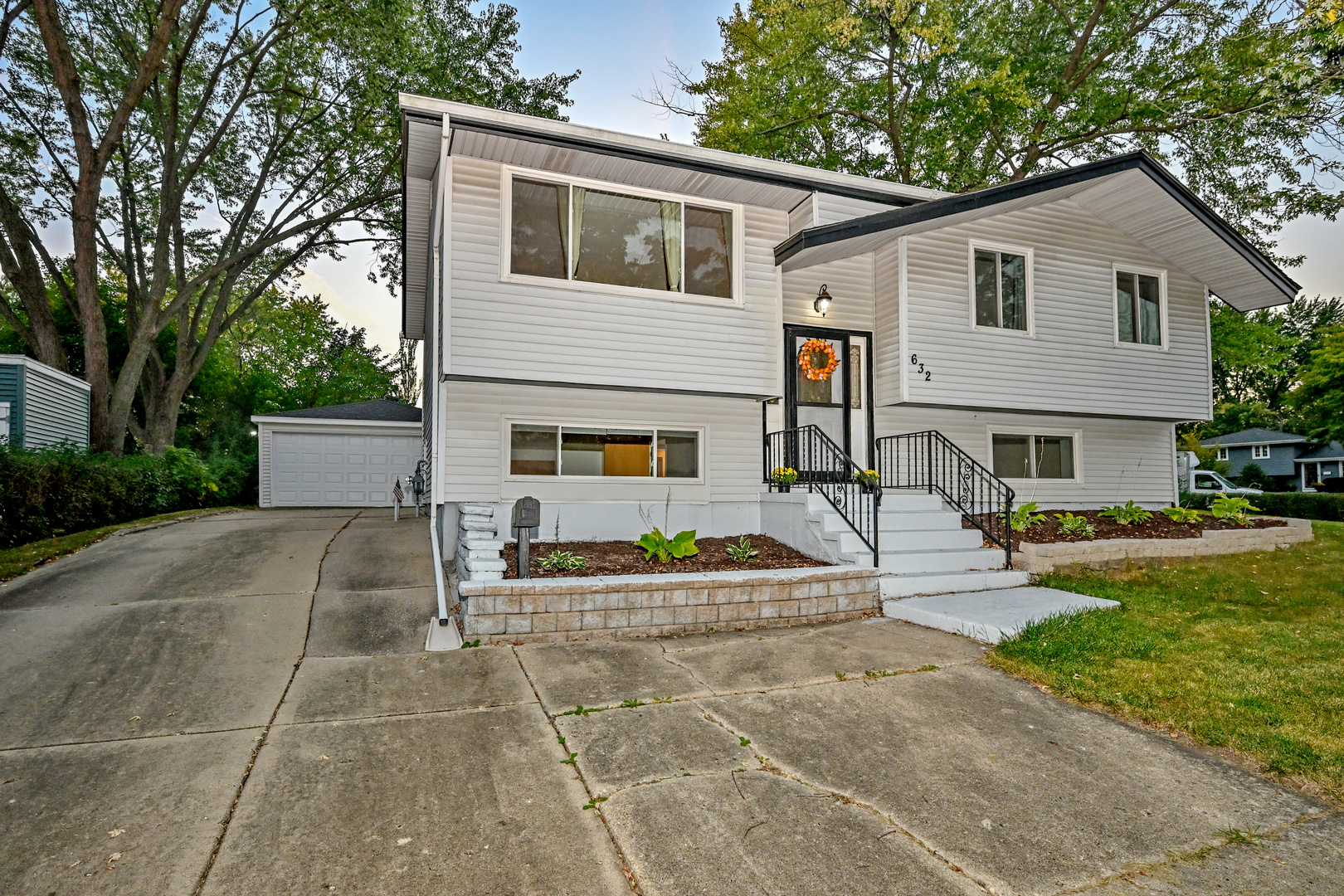 632 Grace Lane, Schaumburg, IL 60193