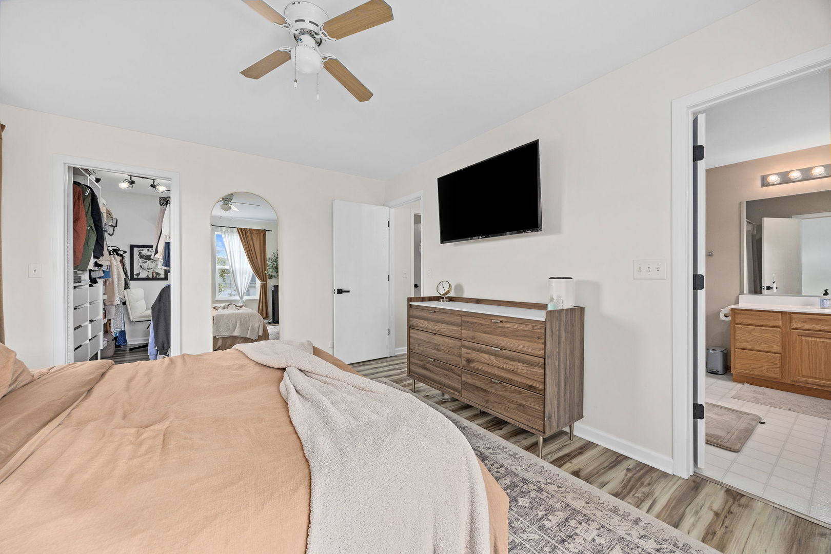 500 Half Moon Court, Oswego, IL 60543