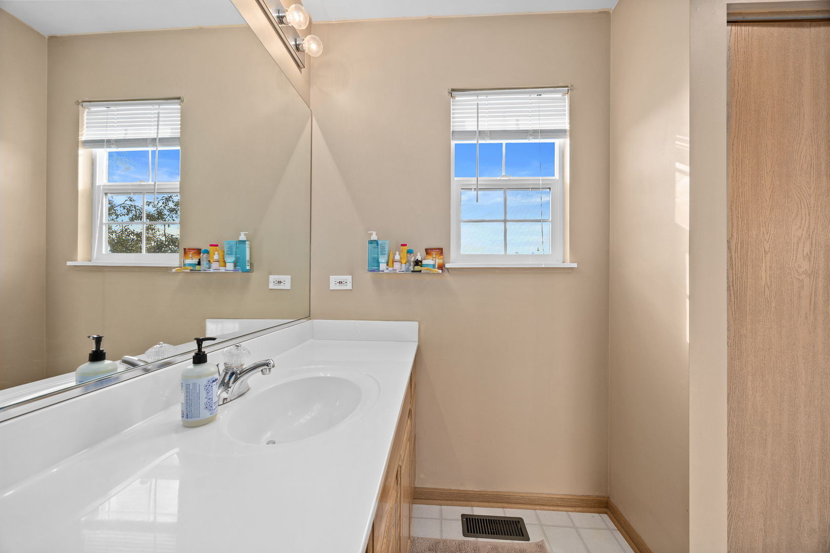 500 Half Moon Court, Oswego, IL 60543