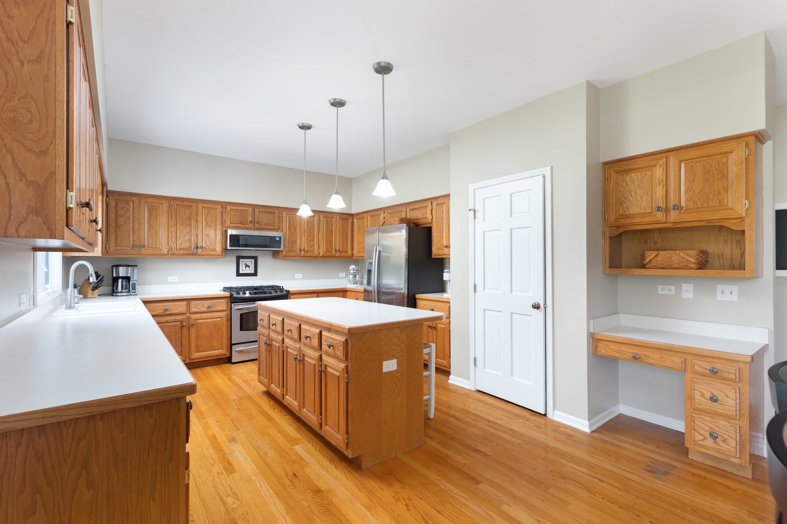 1427 Ada Lane, Naperville, IL 60540