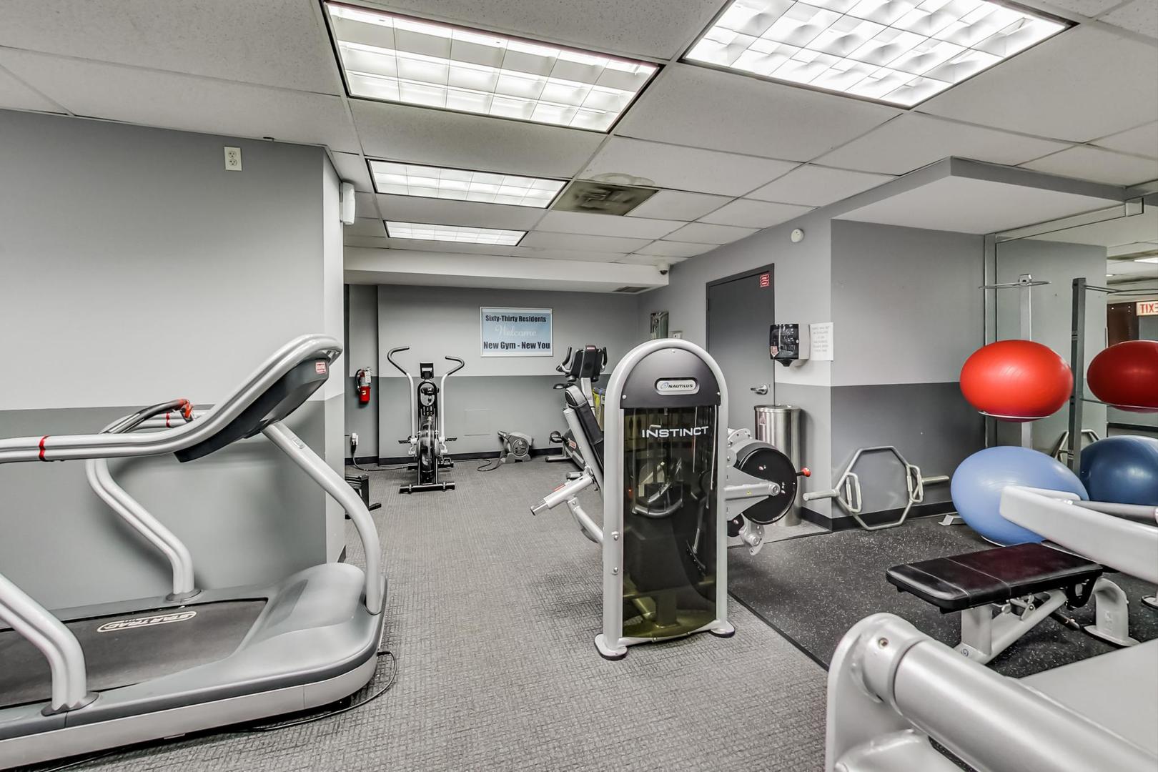 6030 N Sheridan Road #1007, Chicago, IL 60660