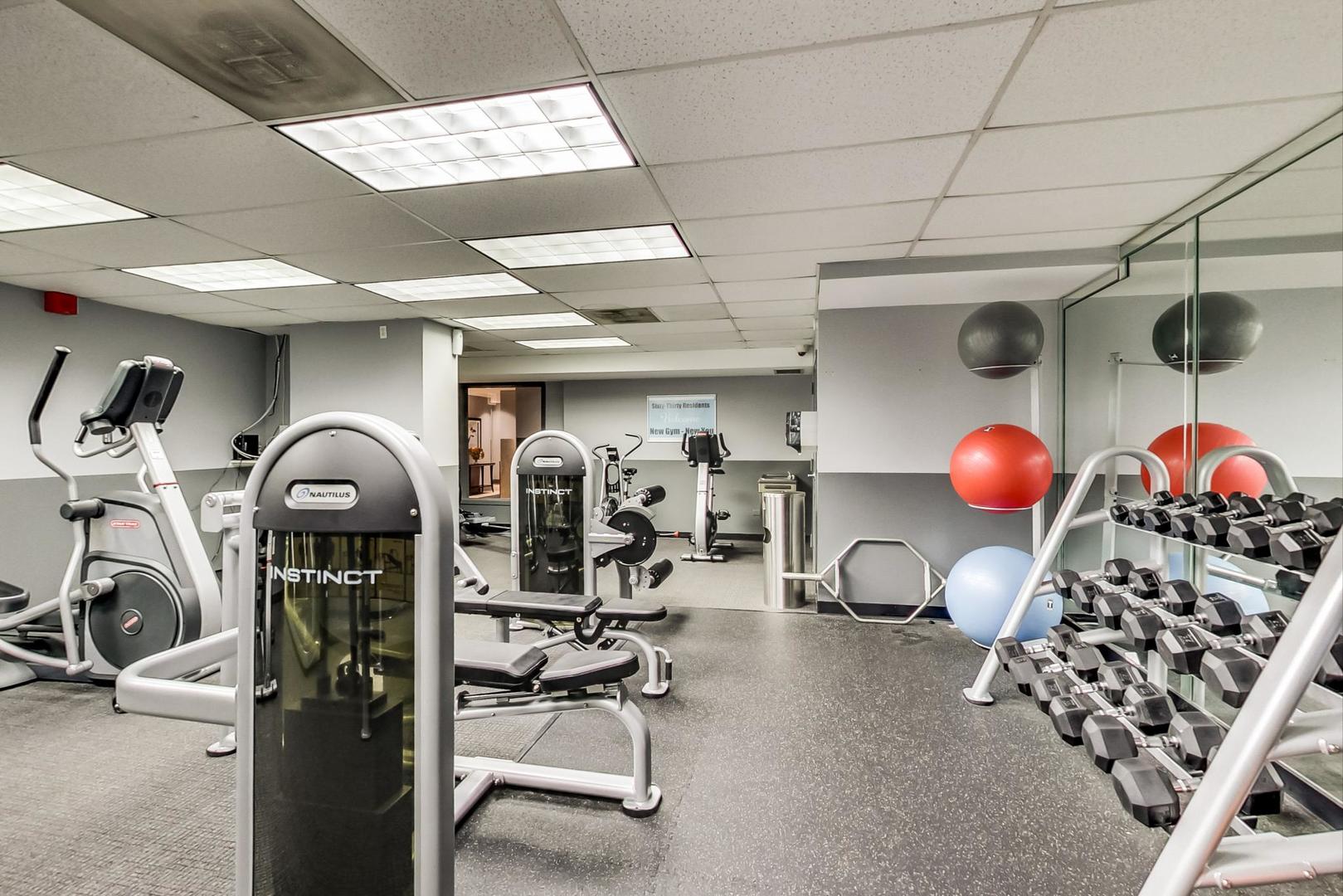 6030 N Sheridan Road #1007, Chicago, IL 60660