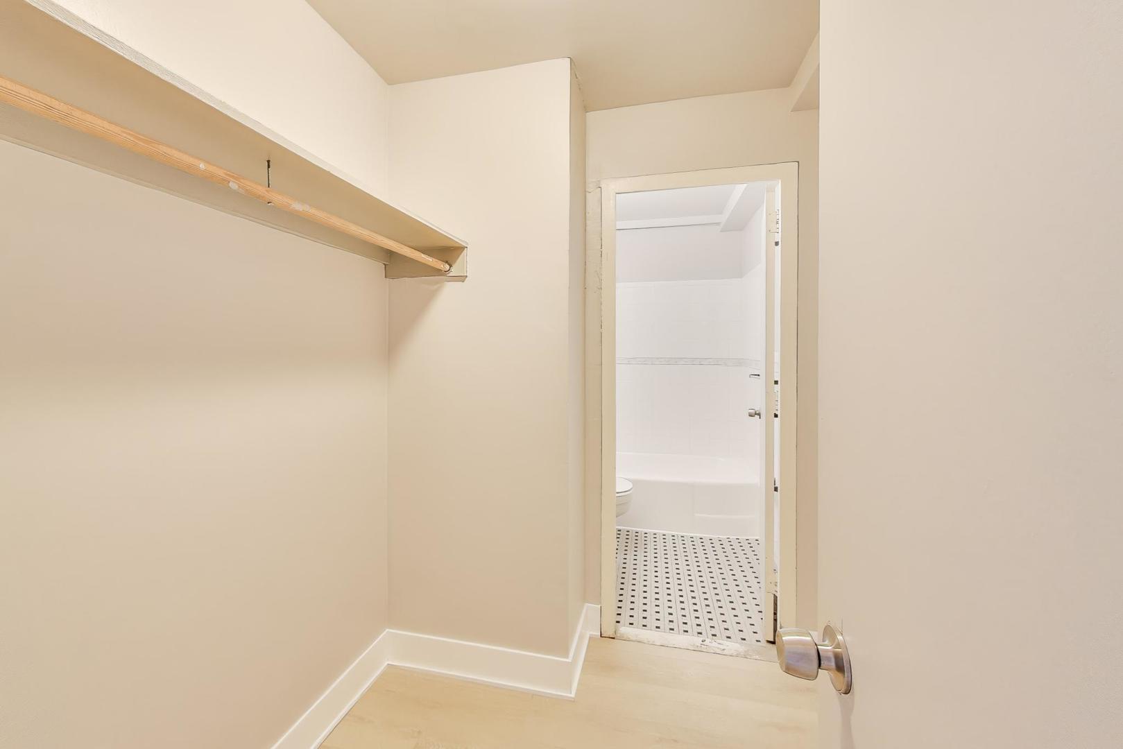 6030 N Sheridan Road #1007, Chicago, IL 60660