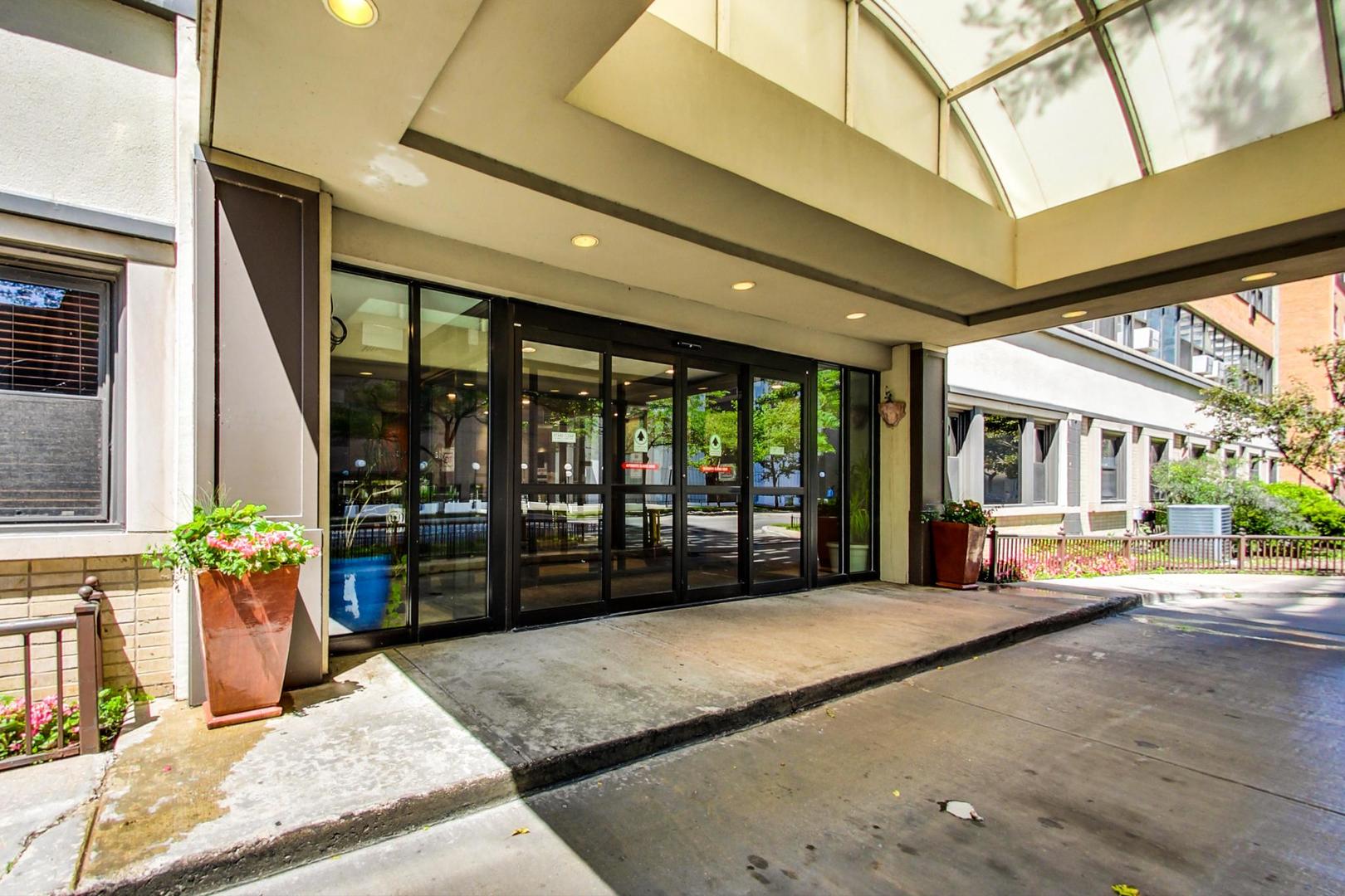 6030 N Sheridan Road #1007, Chicago, IL 60660
