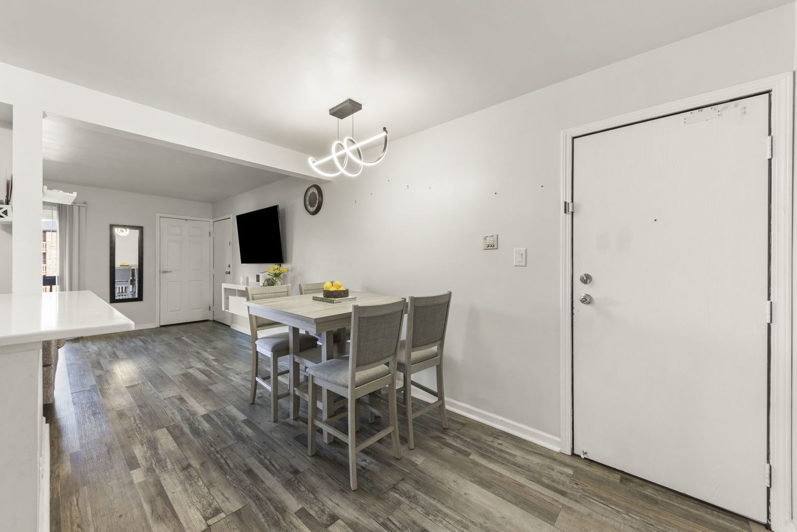 1002 Spruce Street #2B, Glendale Heights, IL 60139