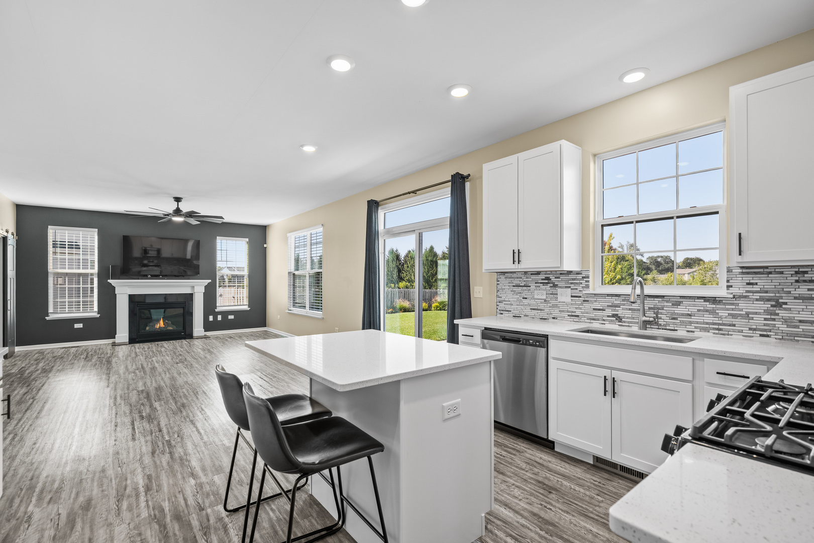 6911 Galway Drive, McHenry, IL 60050