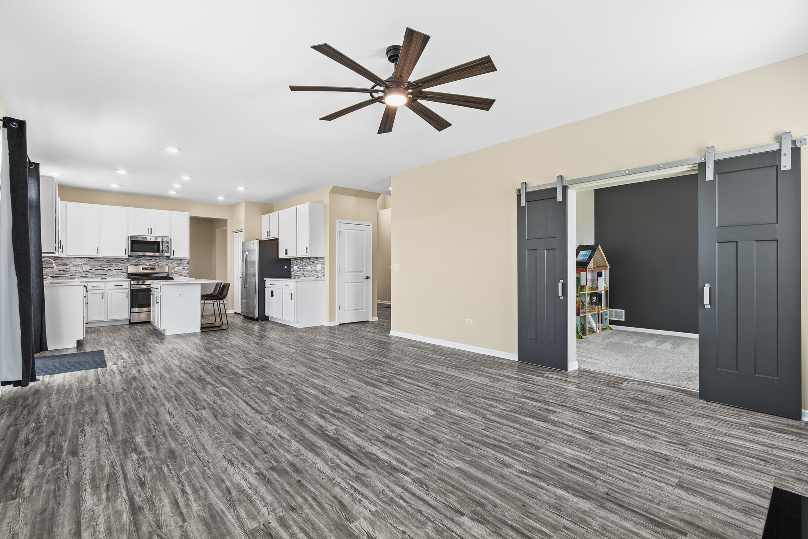 6911 Galway Drive, McHenry, IL 60050