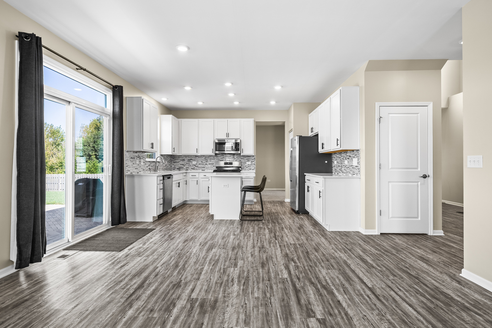 6911 Galway Drive, McHenry, IL 60050