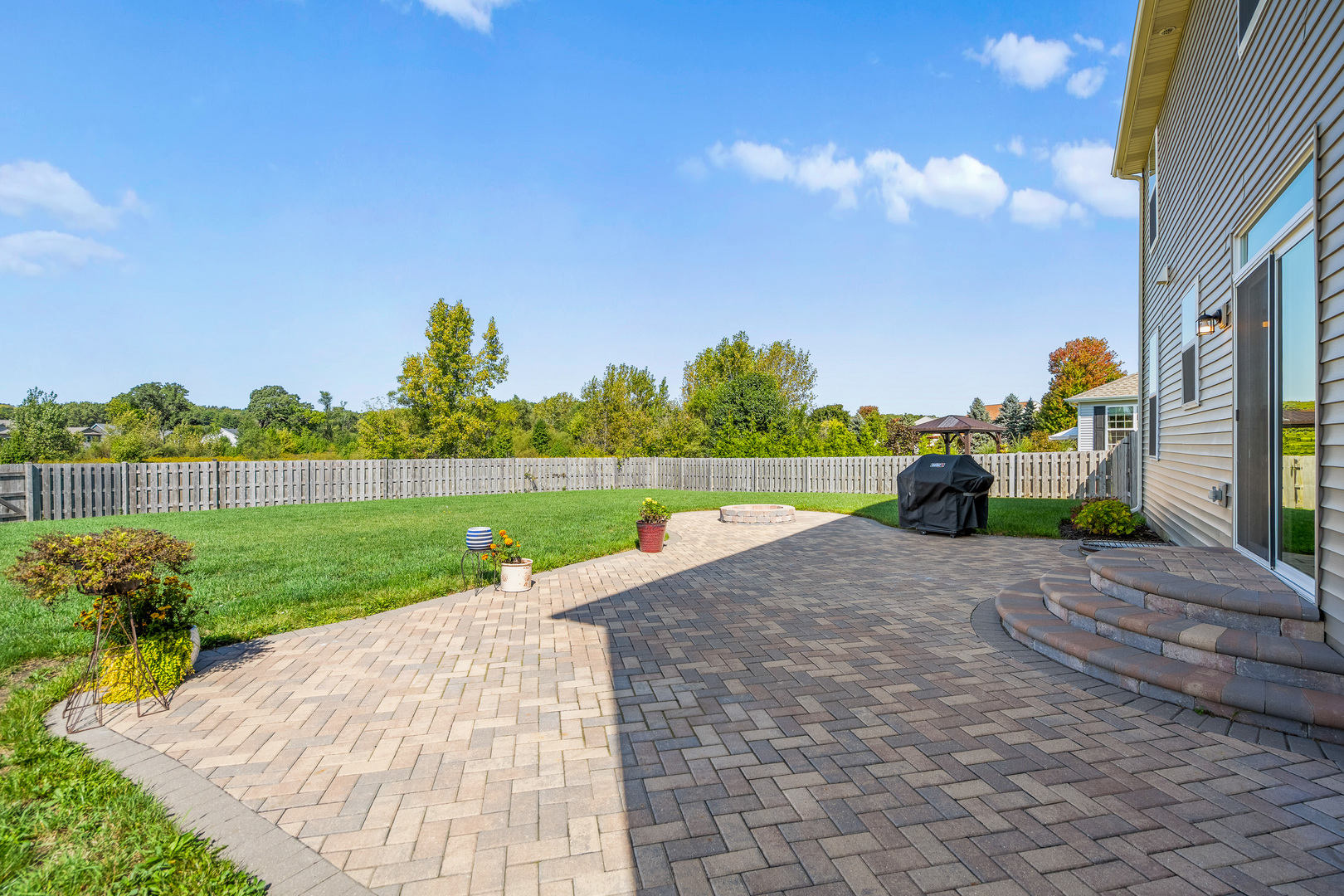 6911 Galway Drive, McHenry, IL 60050