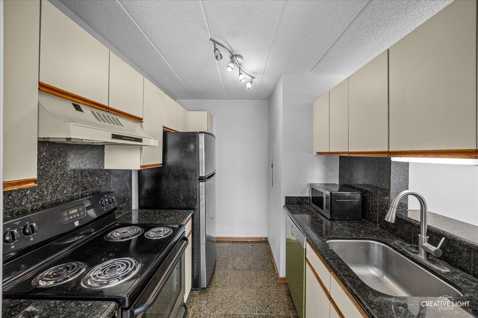 75 Kristin Circle #310, Schaumburg, IL 60195