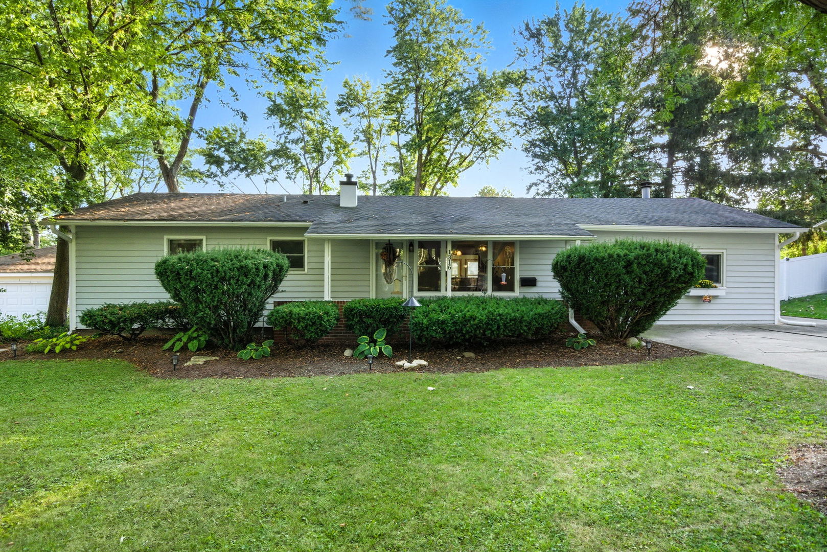 1316 Brandywine Circle, Batavia, IL 60510