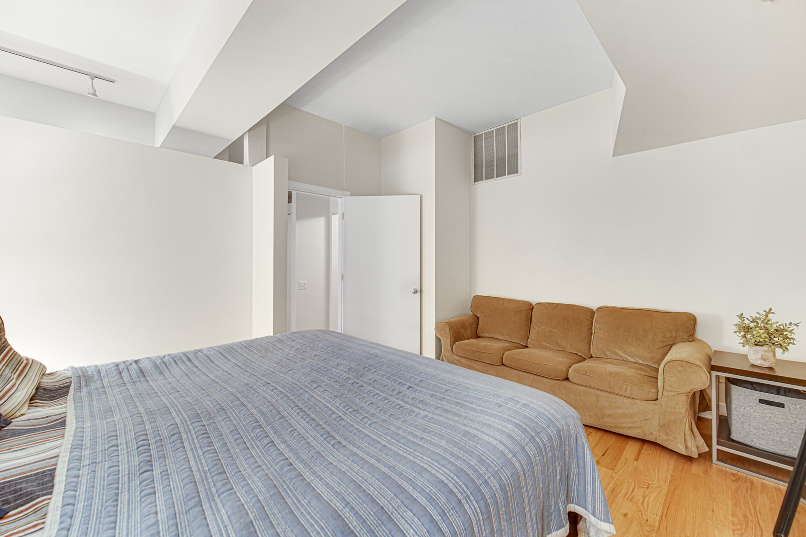165 N Canal Street #514, Chicago, IL 60606