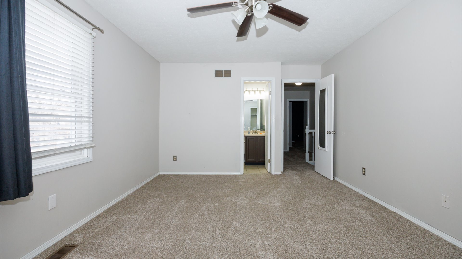 2007 Fallen Oak Road, Bloomington, IL 61704