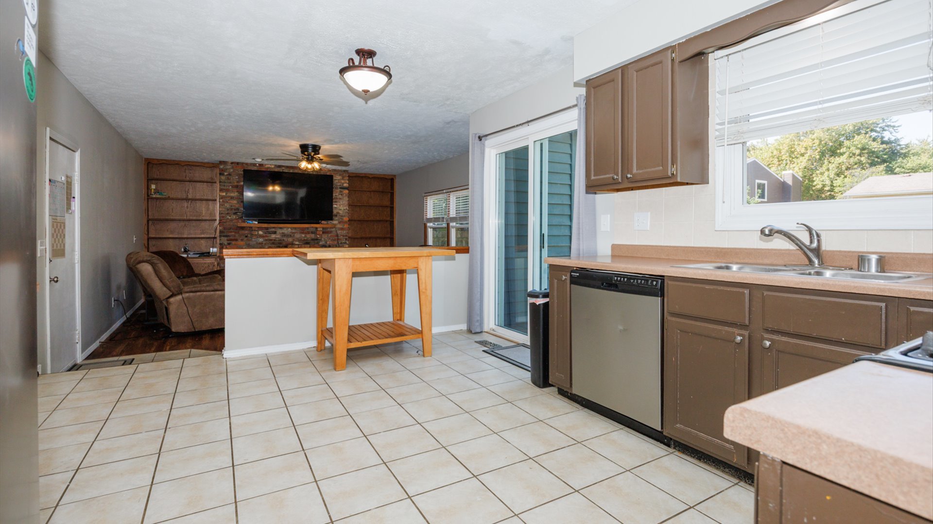 2007 Fallen Oak Road, Bloomington, IL 61704