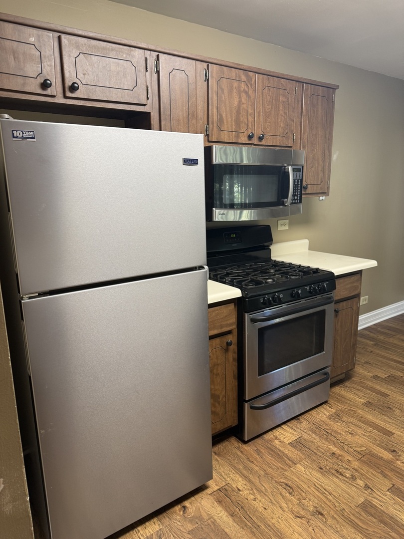 216 Deerpath Court #D1, Schaumburg, IL 60193