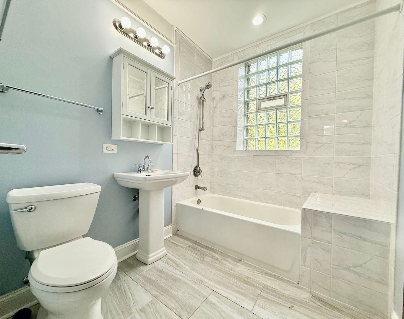 1342 N Kedzie Avenue #2R, Chicago, IL 60651