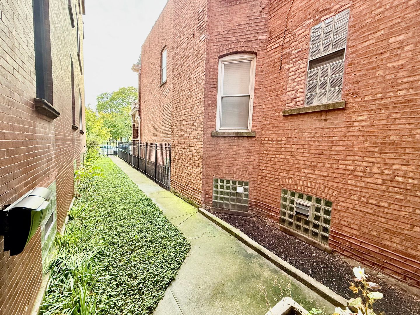 1342 N Kedzie Avenue #2R, Chicago, IL 60651
