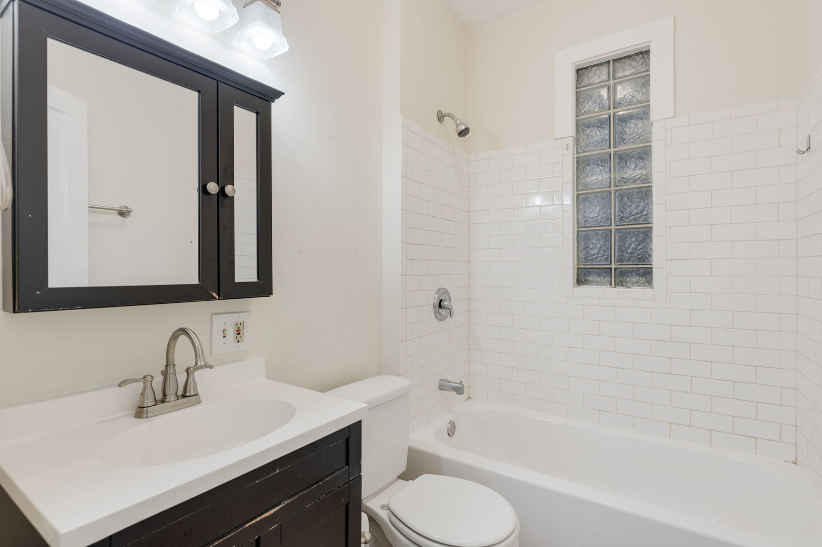 1824 W Farragut Avenue, Chicago, IL 60640