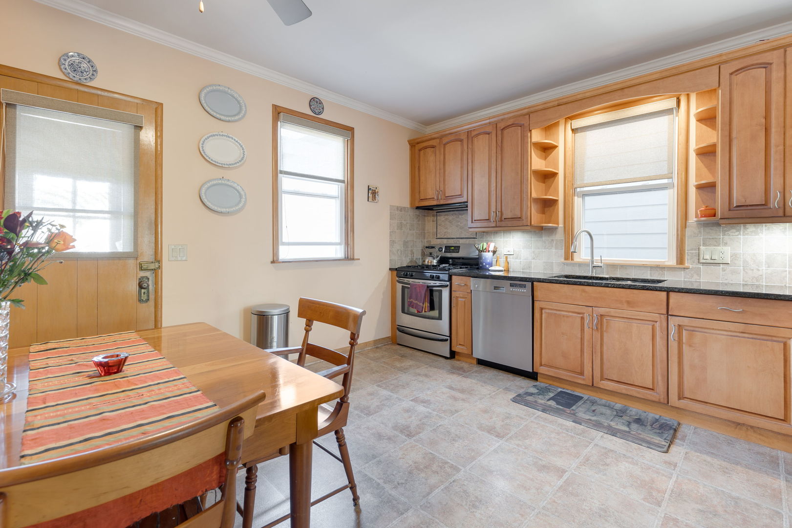 1824 W Farragut Avenue, Chicago, IL 60640