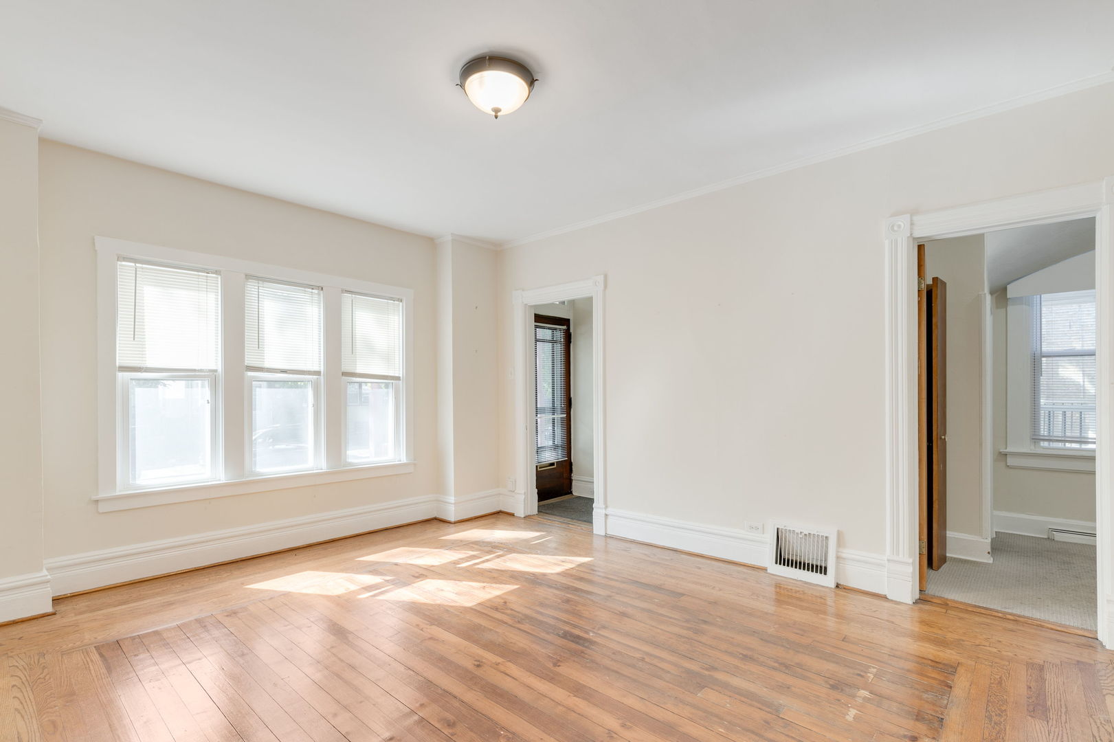 1824 W Farragut Avenue, Chicago, IL 60640