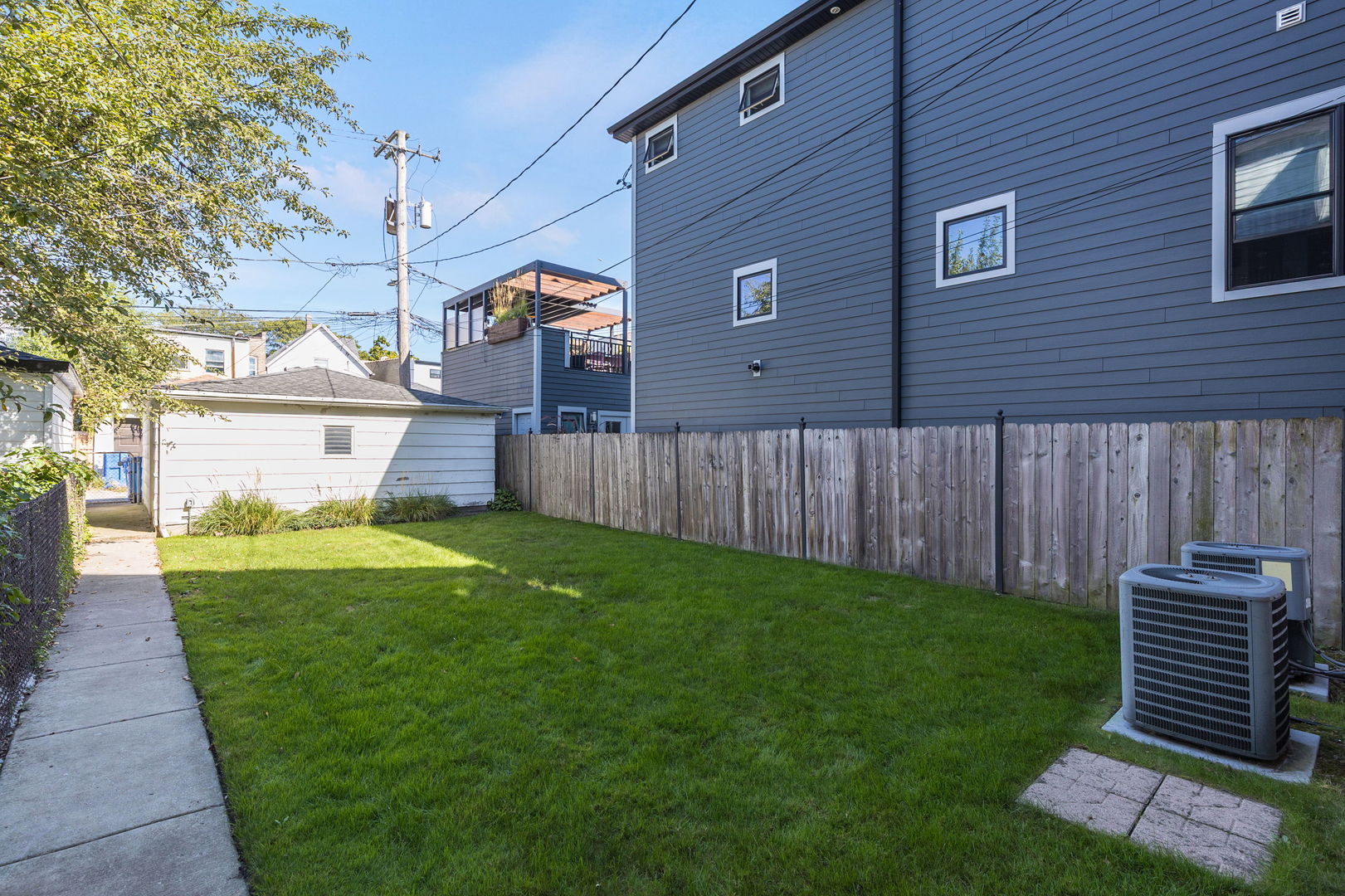 1824 W Farragut Avenue, Chicago, IL 60640