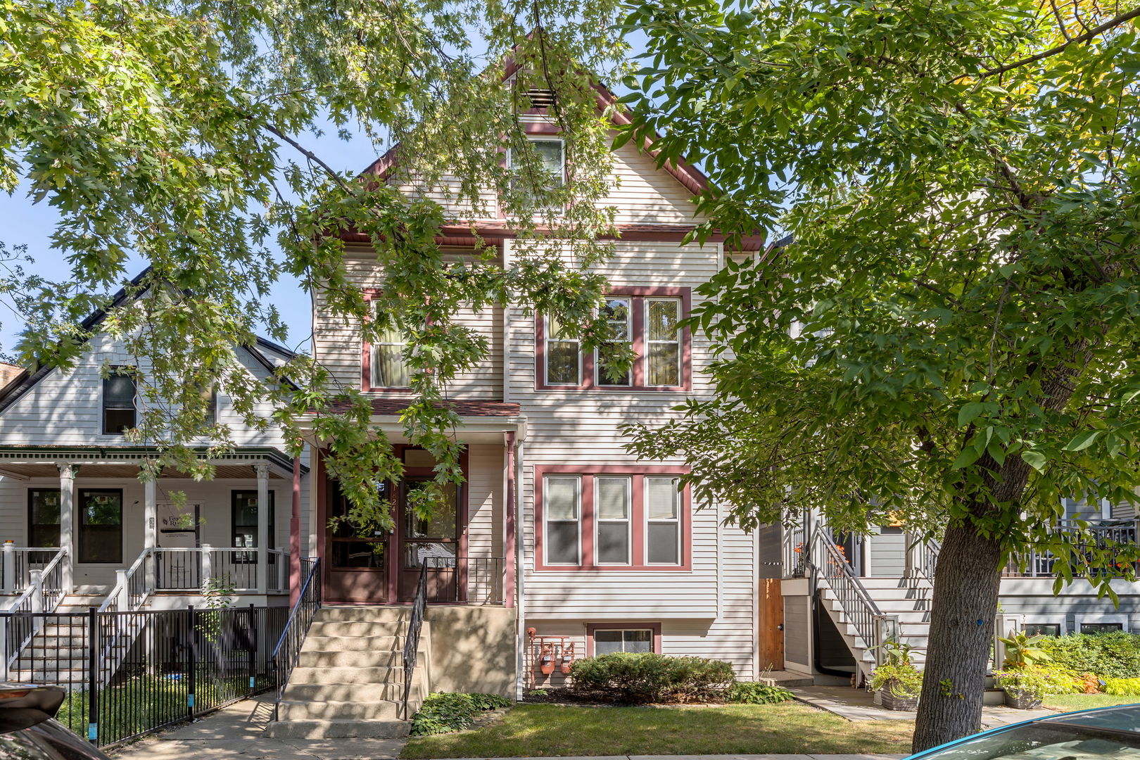 1824 W Farragut Avenue, Chicago, IL 60640