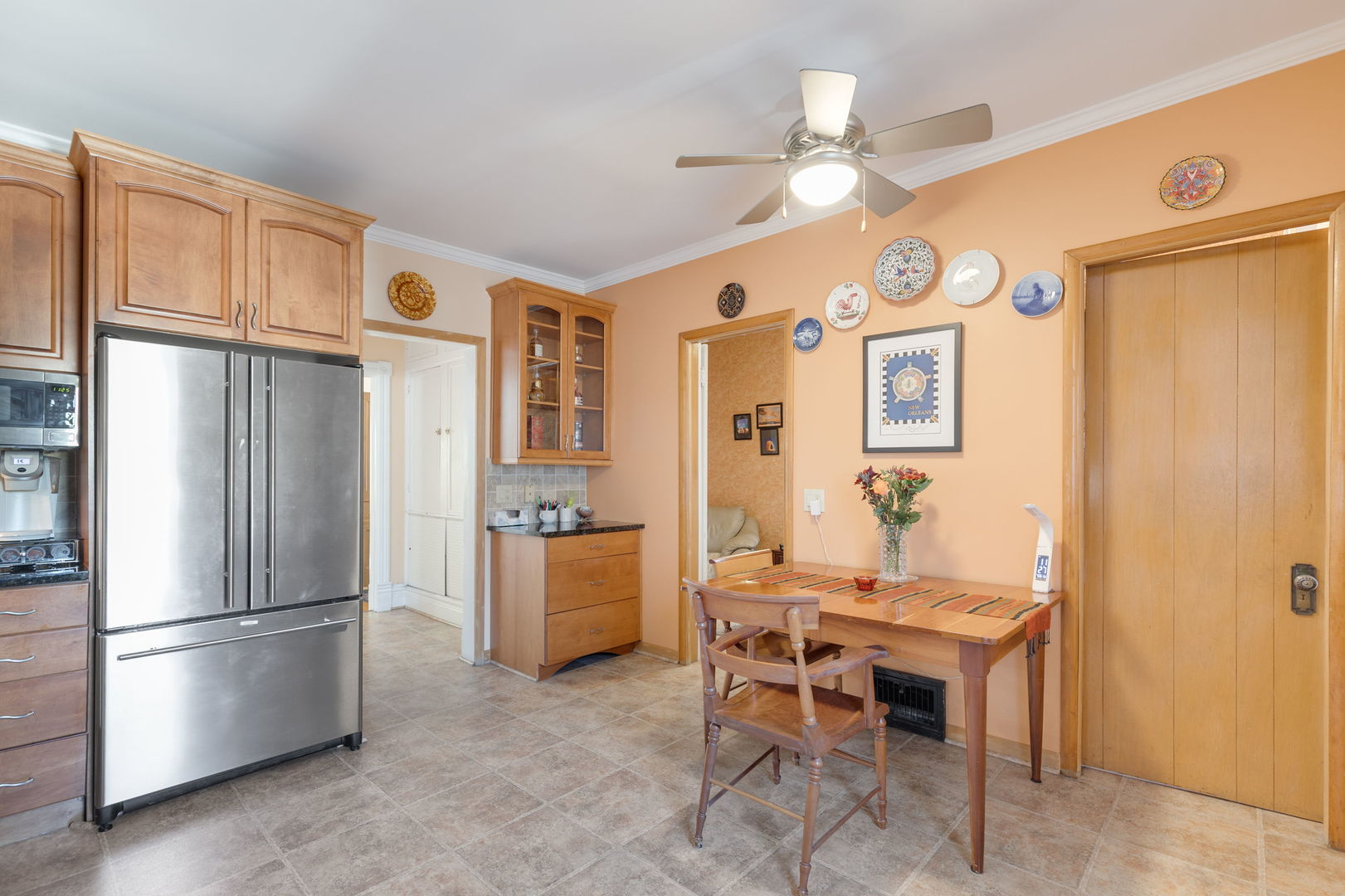 1824 W Farragut Avenue, Chicago, IL 60640