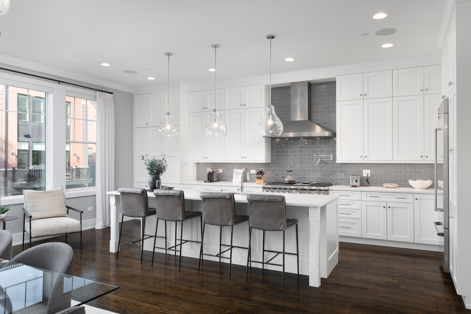 912 E Chicago Avenue, Naperville, IL 60540