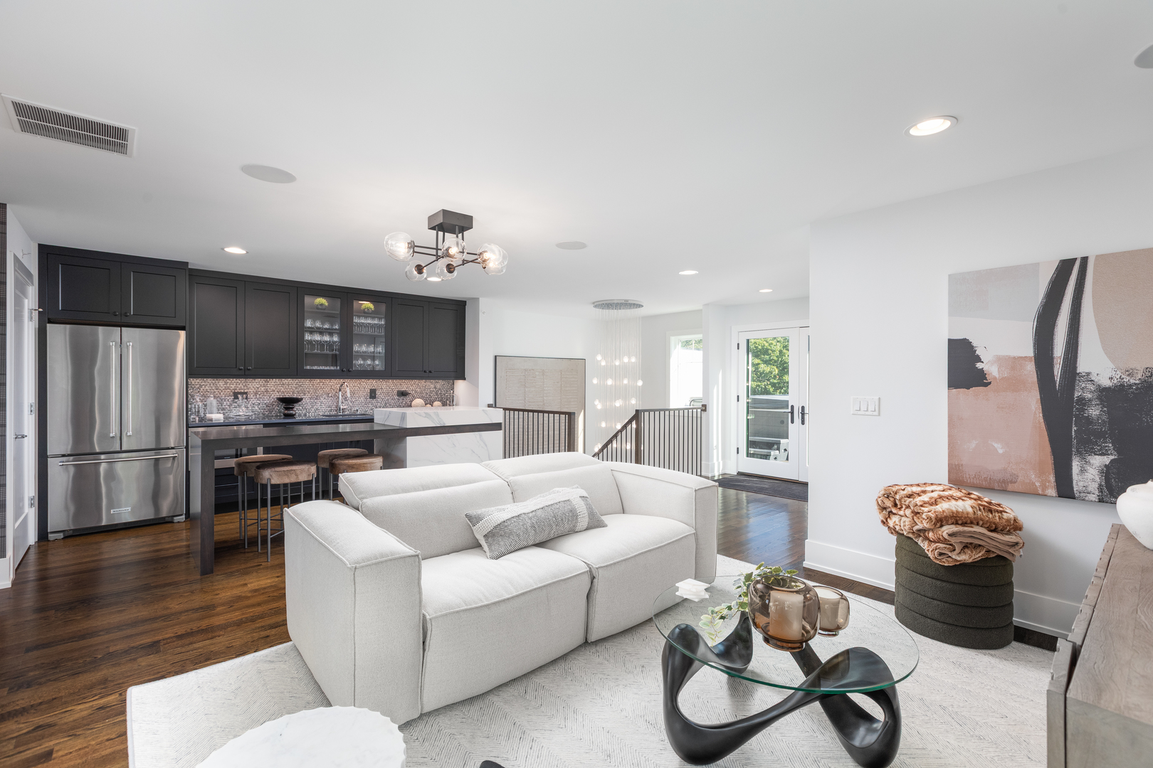 912 E Chicago Avenue, Naperville, IL 60540