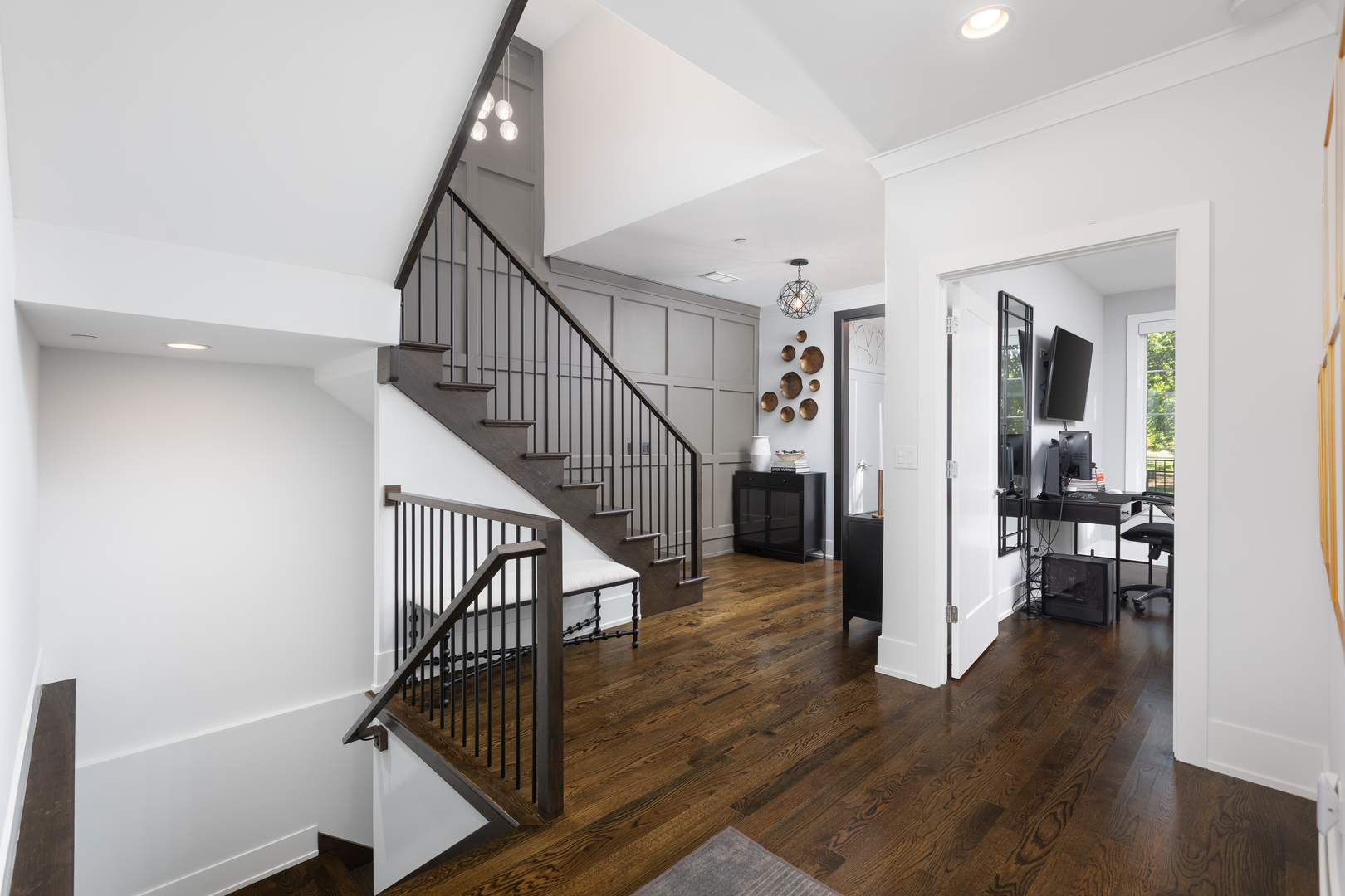912 E Chicago Avenue, Naperville, IL 60540