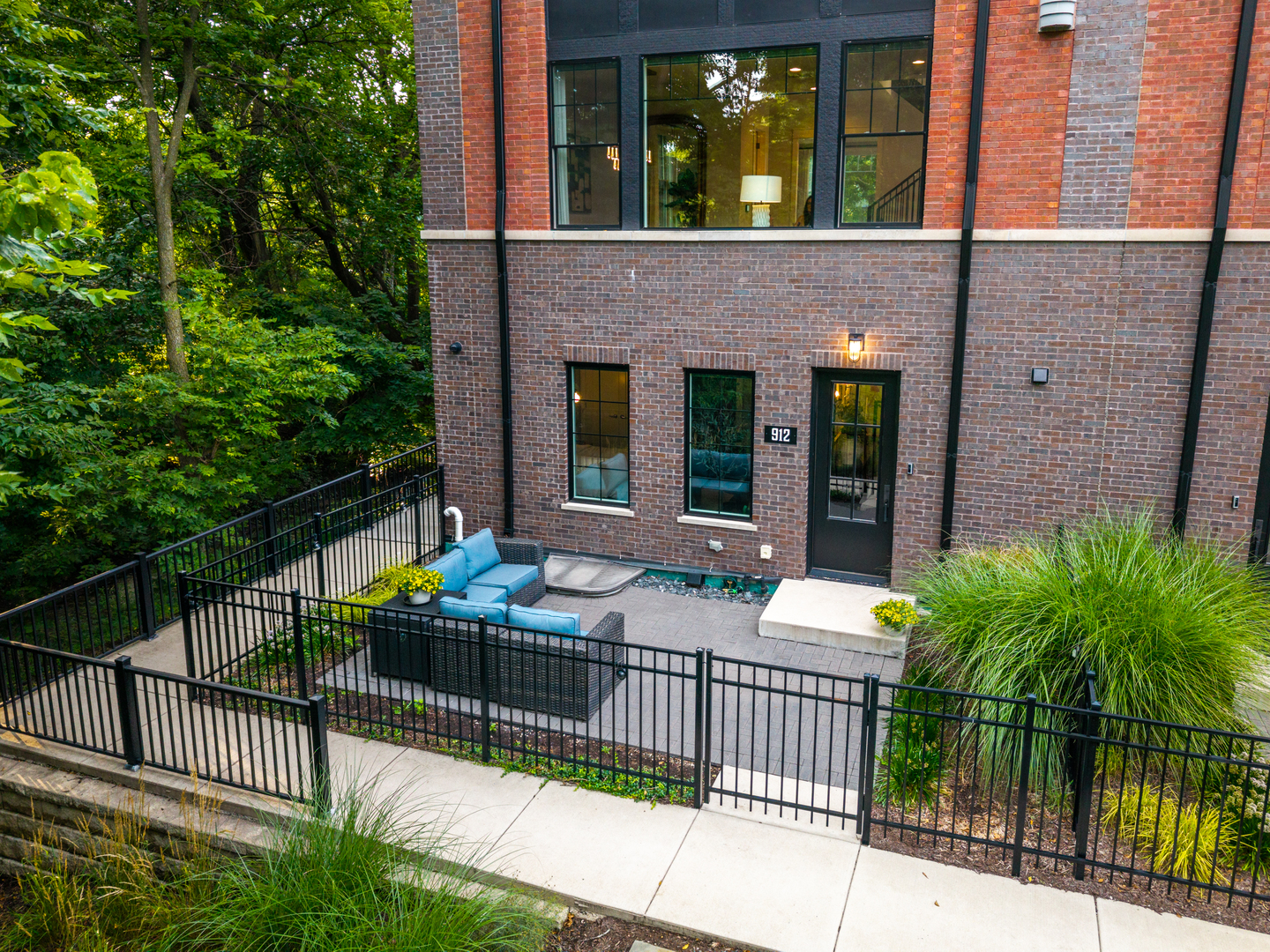 912 E Chicago Avenue, Naperville, IL 60540