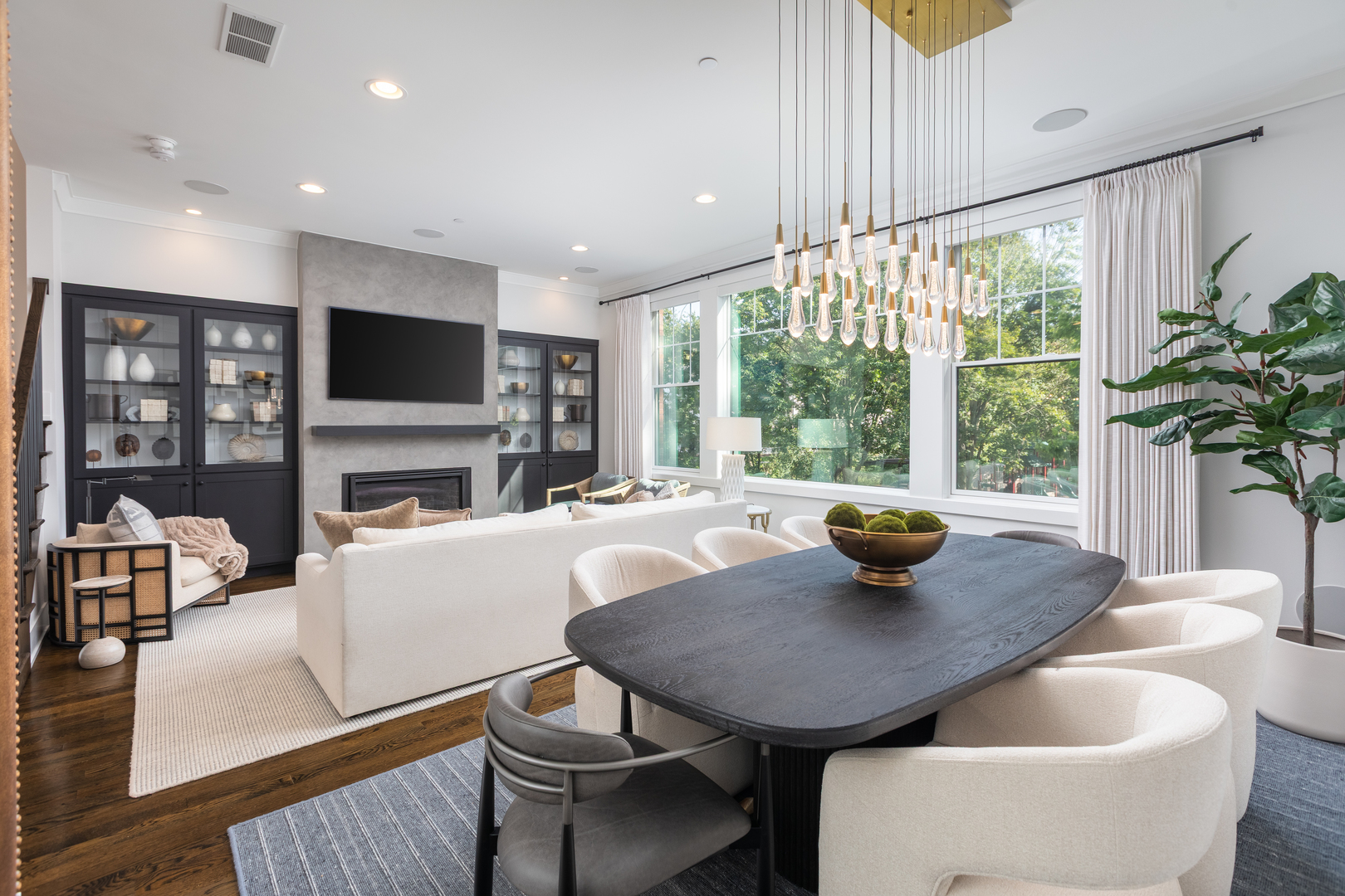 912 E Chicago Avenue, Naperville, IL 60540