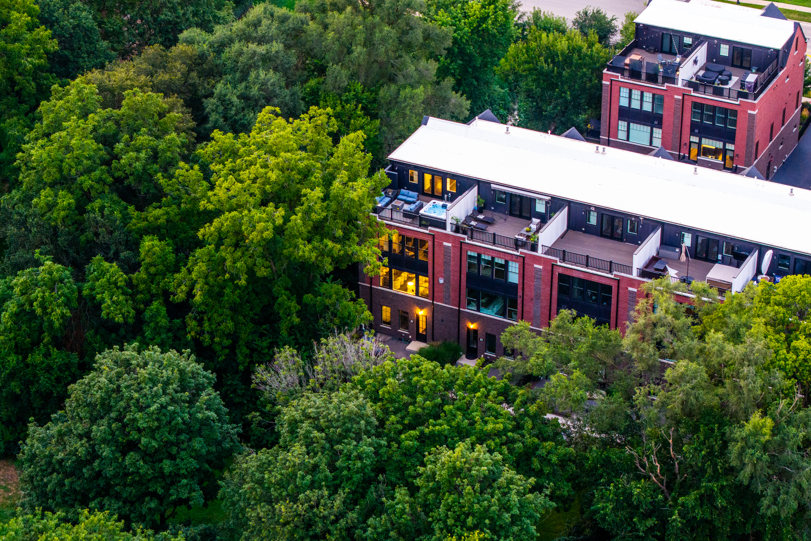 912 E Chicago Avenue, Naperville, IL 60540