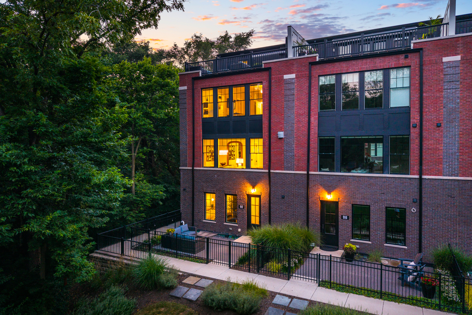 912 E Chicago Avenue, Naperville, IL 60540