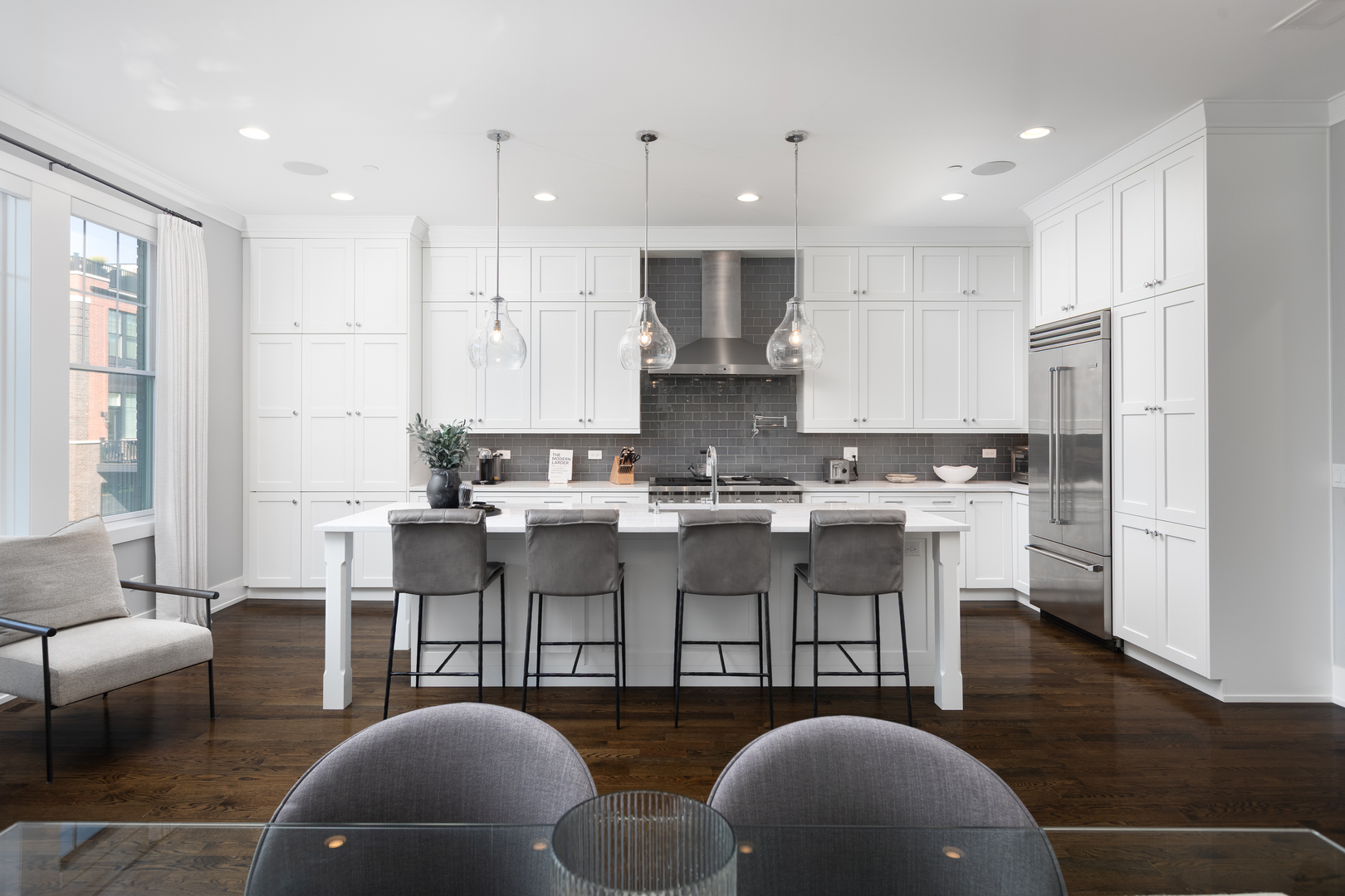 912 E Chicago Avenue, Naperville, IL 60540