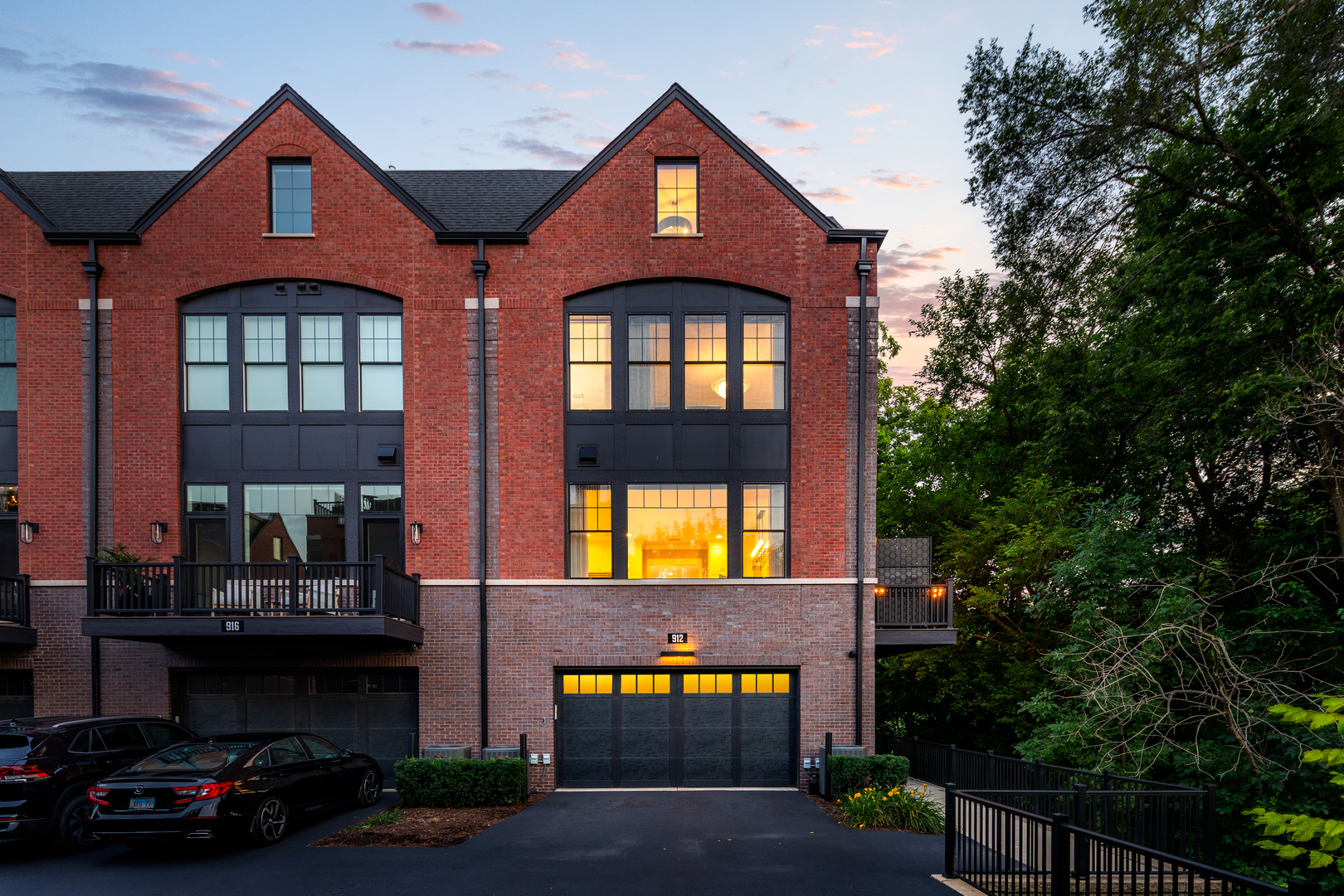 912 E Chicago Avenue, Naperville, IL 60540
