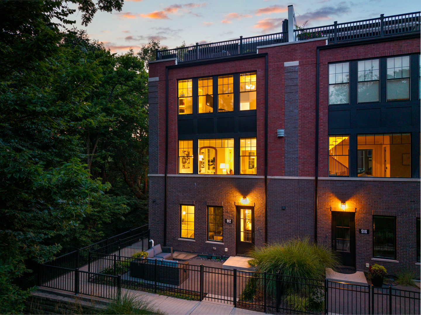 912 E Chicago Avenue, Naperville, IL 60540