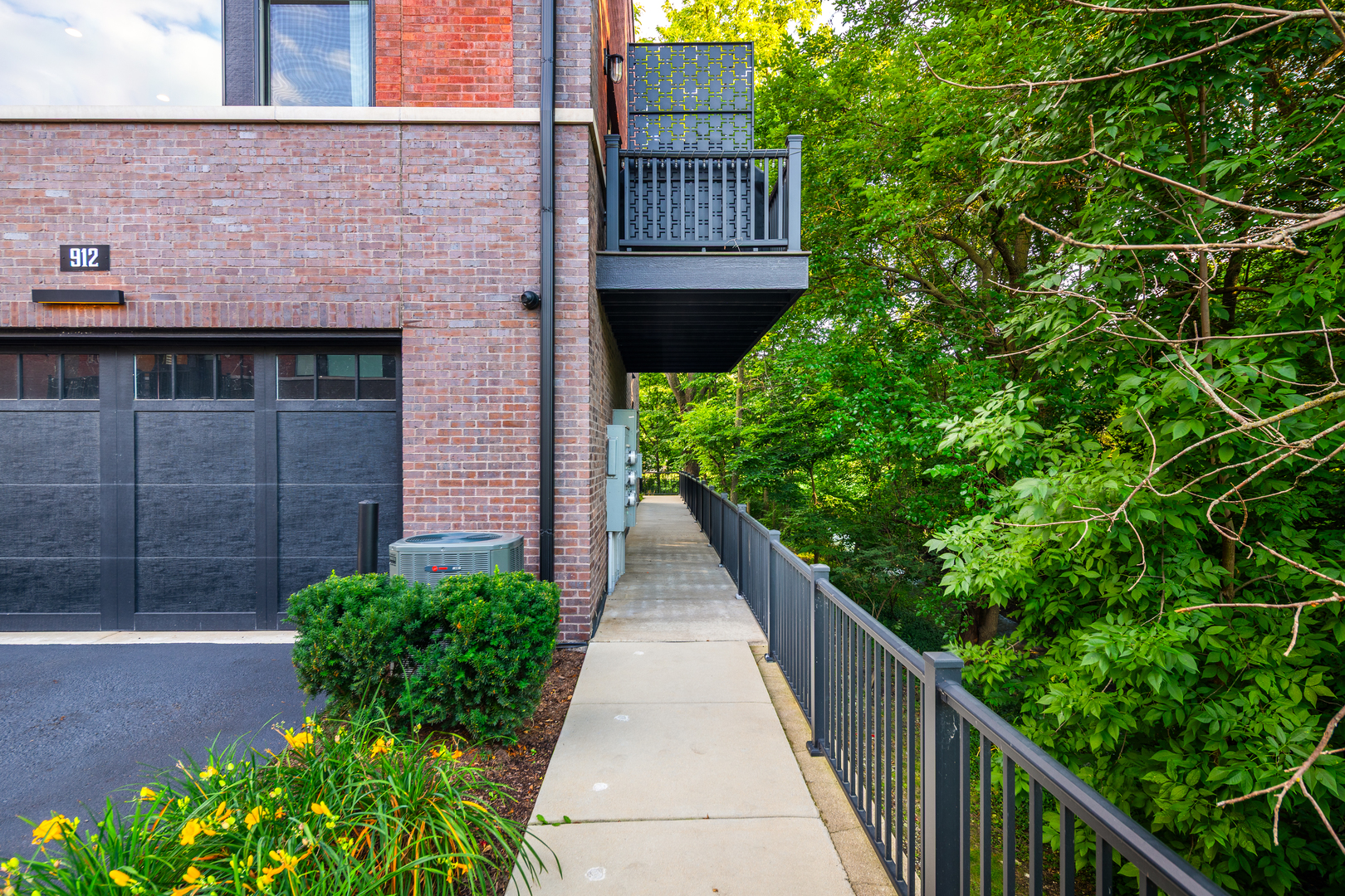 912 E Chicago Avenue, Naperville, IL 60540