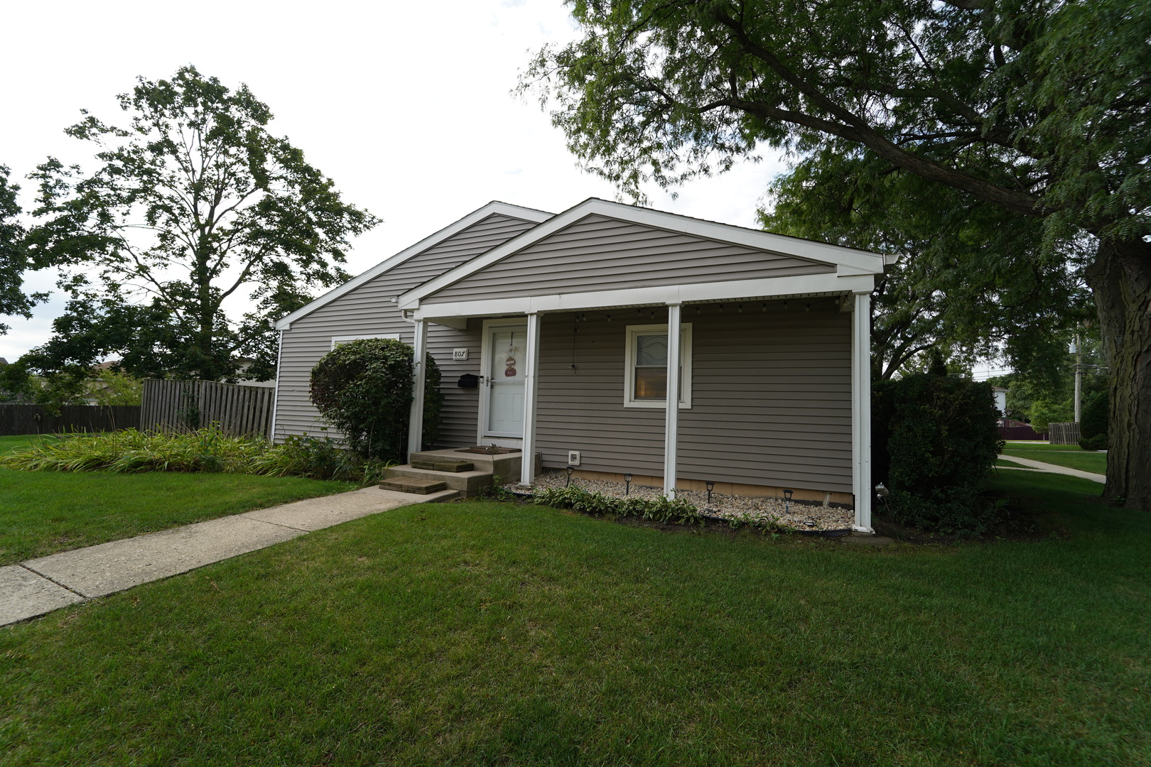 807 MANSFIELD Court #807, Schaumburg, IL 60194