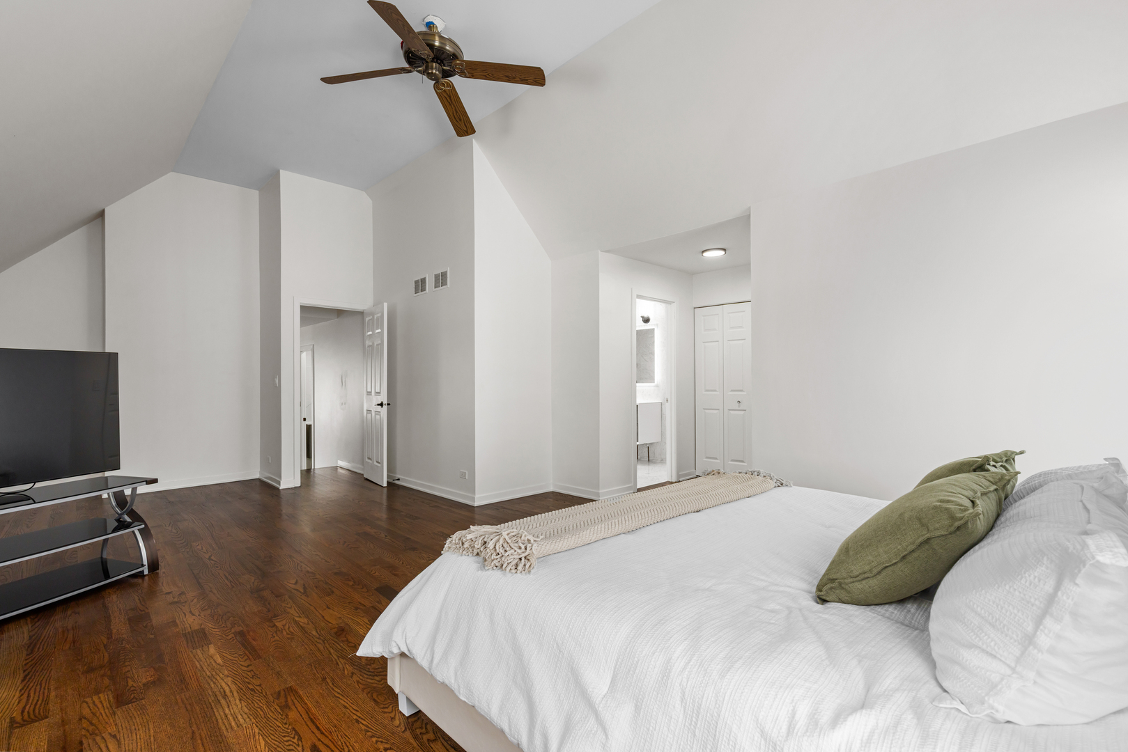 700 Fairfield Lane, Algonquin, IL 60102