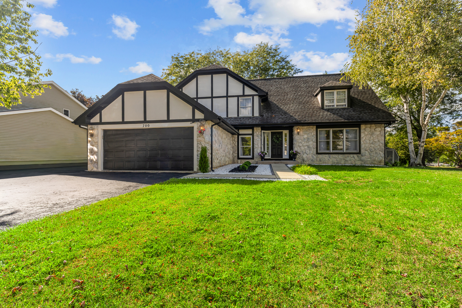 700 Fairfield Lane, Algonquin, IL 60102