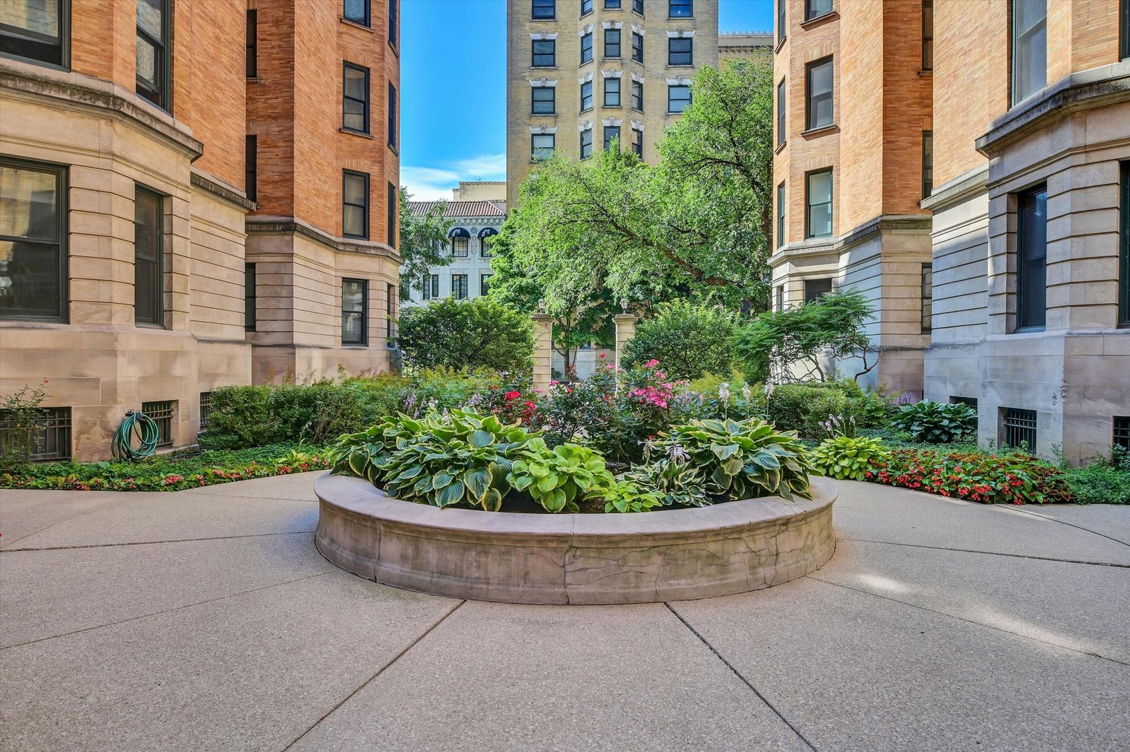 550 W Surf Street #115, Chicago, IL 60657